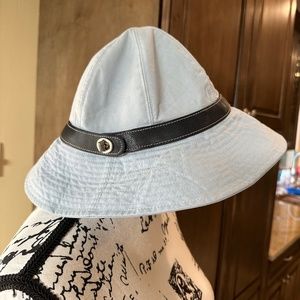 👒🧢🎩COACH Light Blue Bucket Hat witih black leather band-Excellent Condition🎩